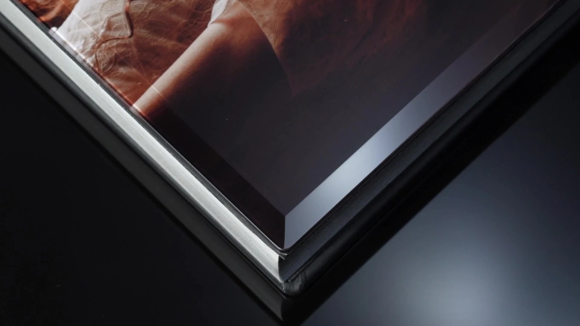 Close-up of a crystal-style photo cover and its edge